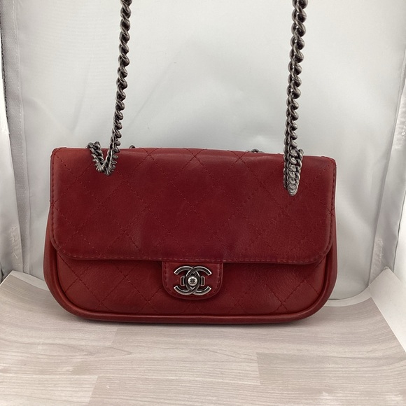 CHANEL Red Quilted Leather Shoulder Bag with Silver Chain - Picture 1 of 8